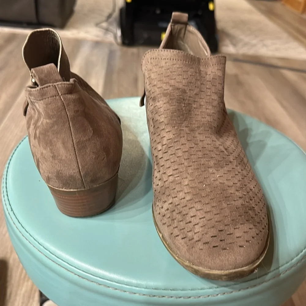 Torrid women ankle boots. Taupe, perforated, Size 11 - Picture 9 of 13